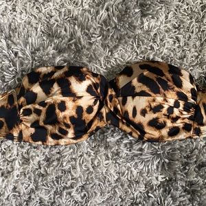 Victoria’s Secret bombshell swim